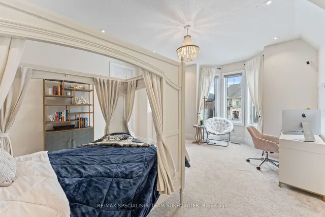 Additional image 18 of 51 Classic Dr