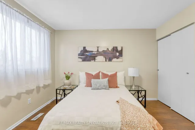 Additional image 14 of 198 Folkstone Cres