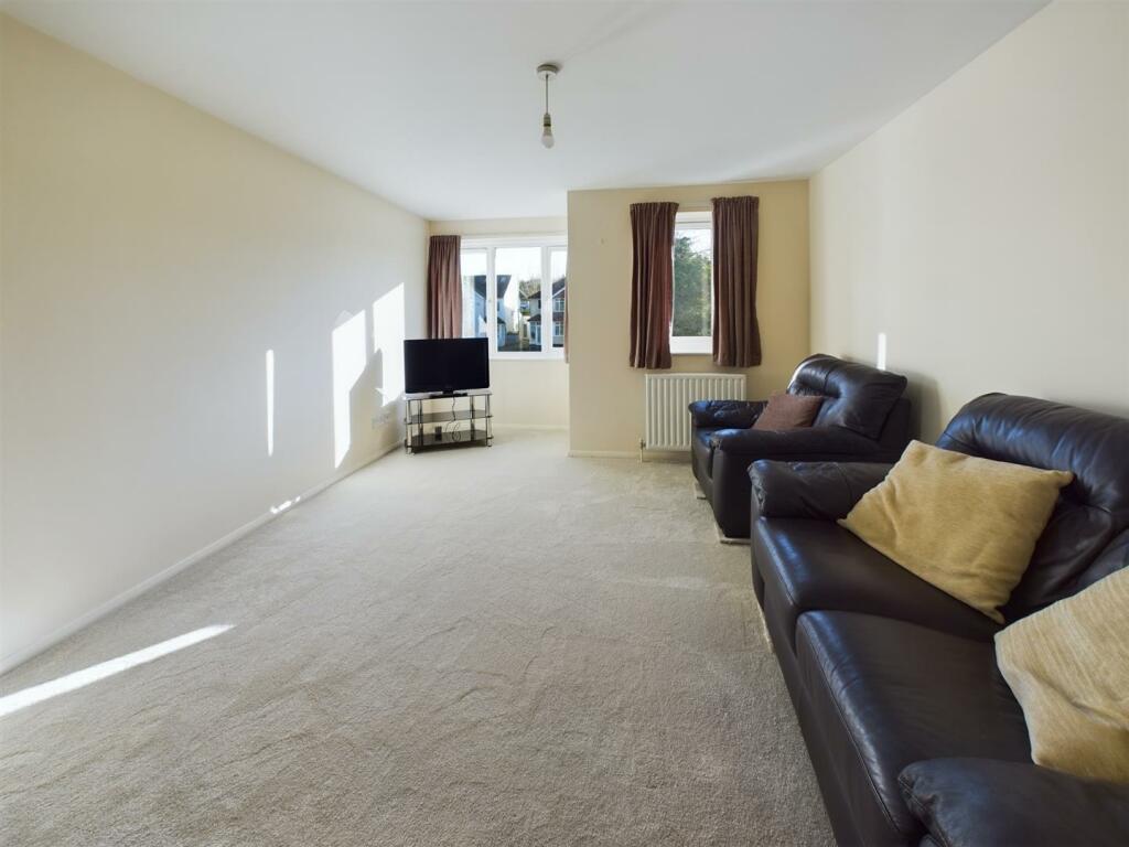 Additional image 3 of 32 Brighton Road, Coulsdon