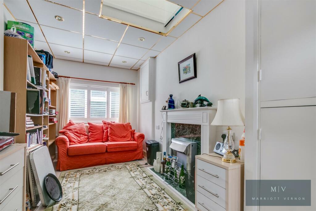 Additional image 13 of Mountwood Close, South Croydon