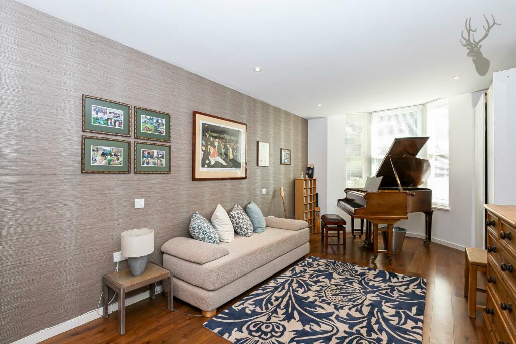 Additional image 17 of Piercing Hill, Theydon Bois,