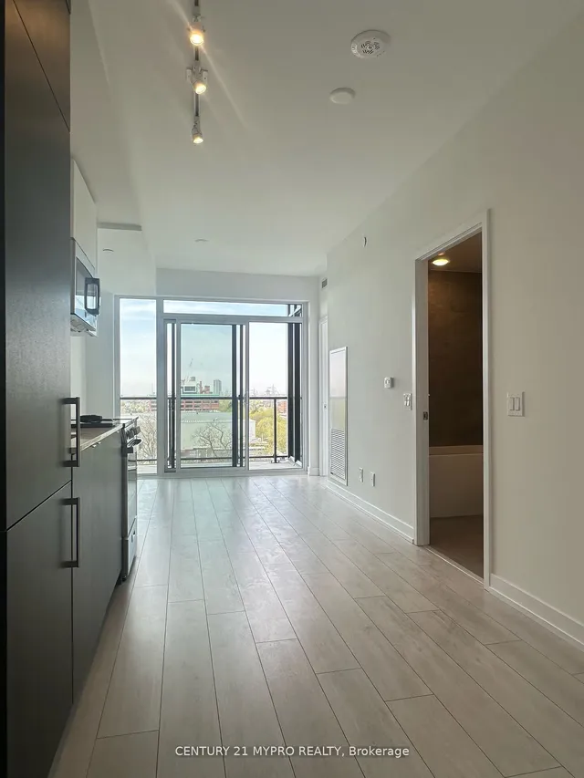 Additional image 7 of 500 Dupont St Unit 607