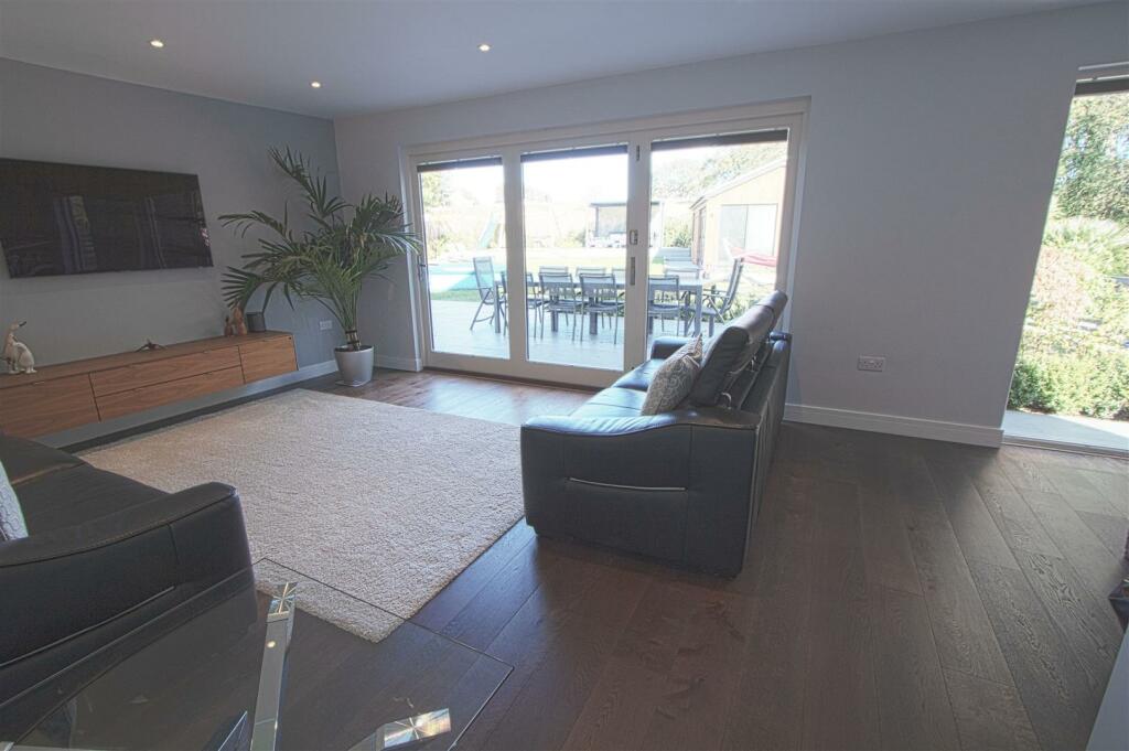 Additional image 10 of Coxes Farm Road, Billericay