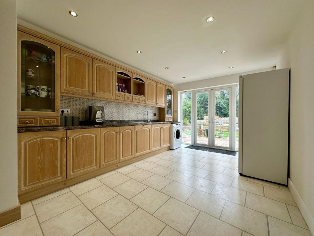 Additional image 10 of Oak Avenue, Crays Hill, CM11