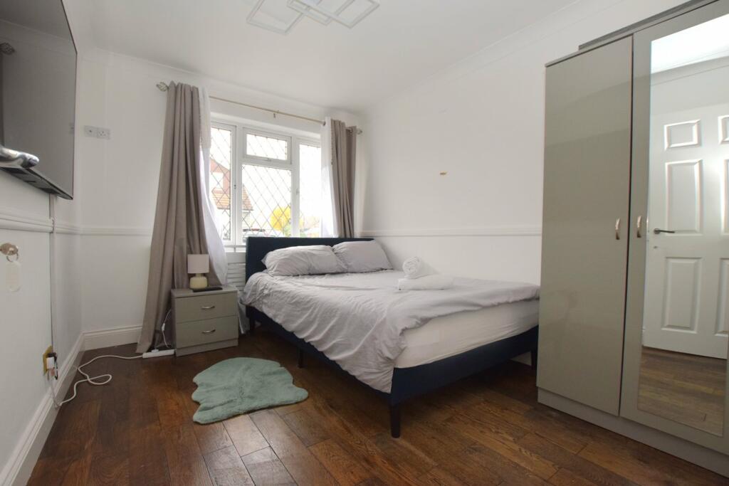 Additional image 11 of Lorraine Close, Billericay, CM11