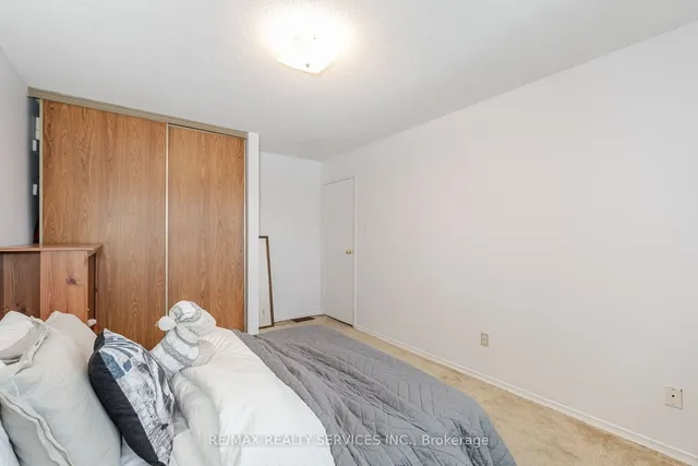 Additional image 19 of 76 Simmons Blvd