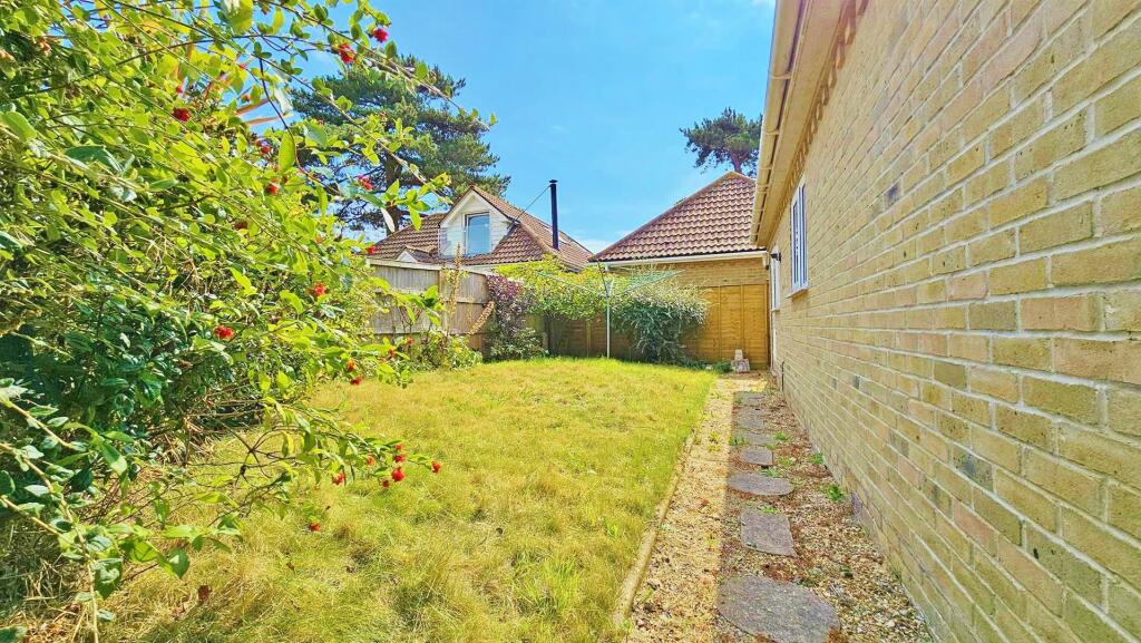 Additional image 17 of Louise Close, Walton On The Naze