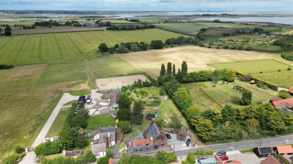 Additional image 2 of The Street, Kirby-Le-Soken