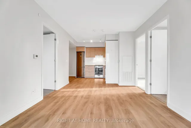 Additional image 14 of 501 Yonge St Unit 1212