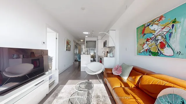 Additional image 7 of 609 Avenue Rd Unit 906