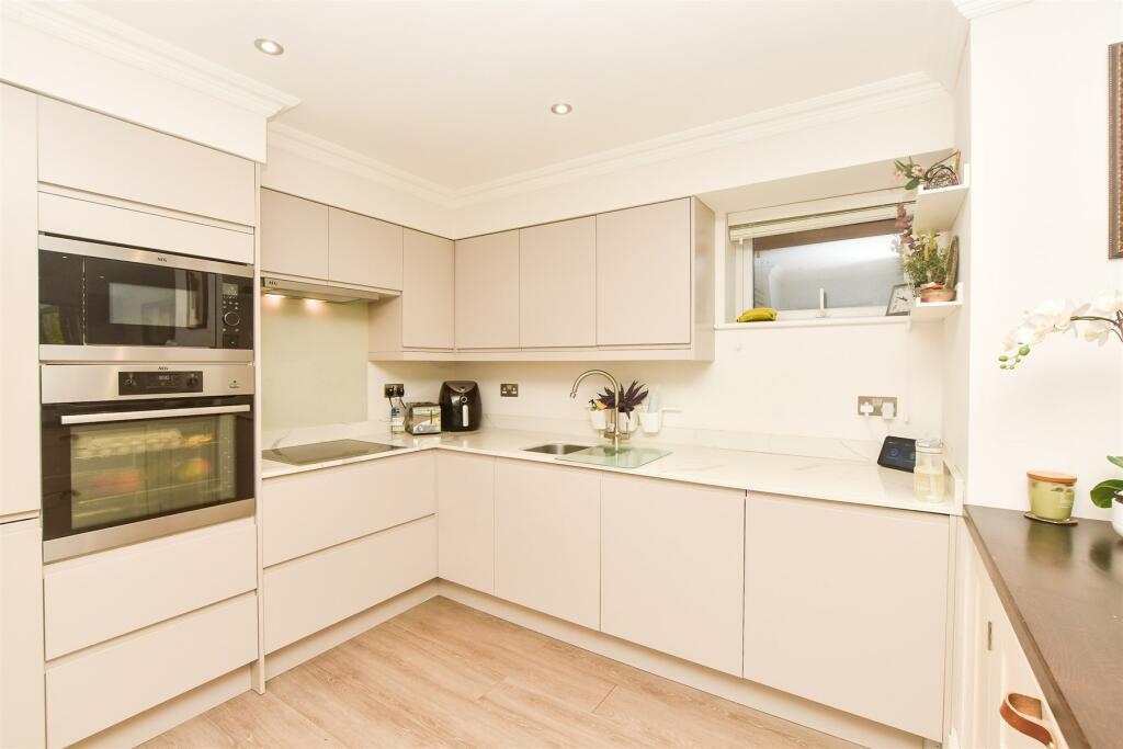 Additional image 15 of Station Approach, Whyteleafe, Surrey