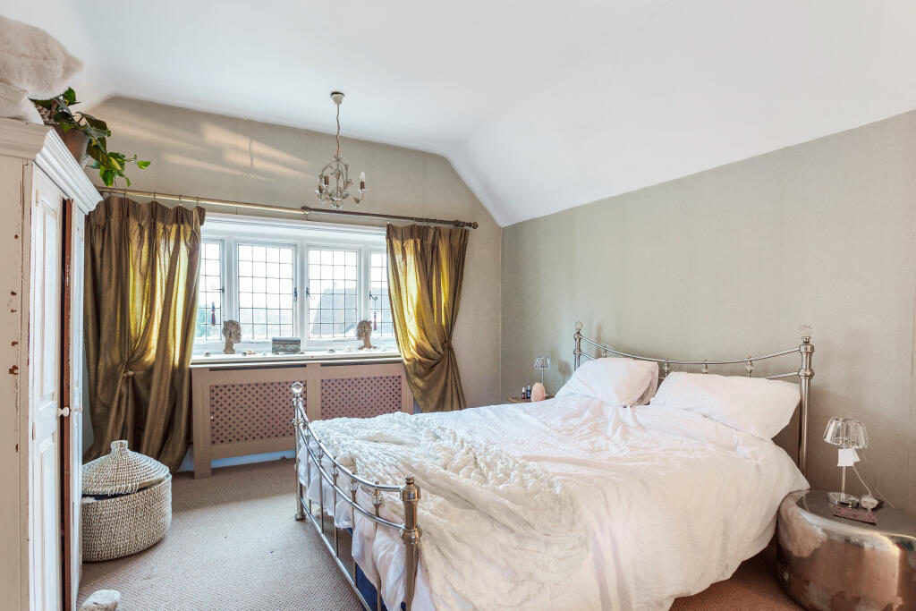 Additional image 7 of Woodcote Grove Road, Coulsdon, CR5