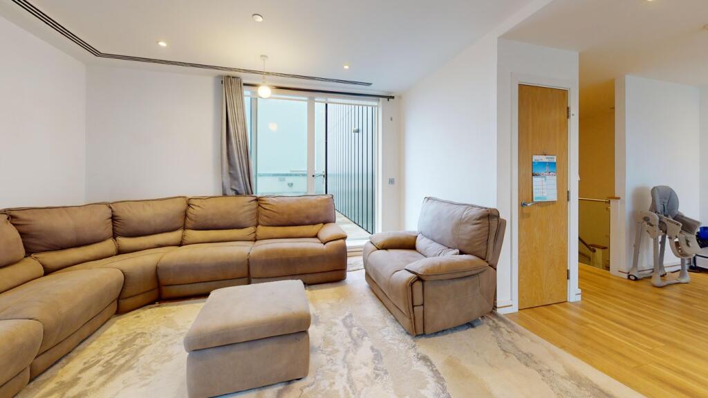 Additional image 10 of Cherry Orchard Road, Croydon, CR0