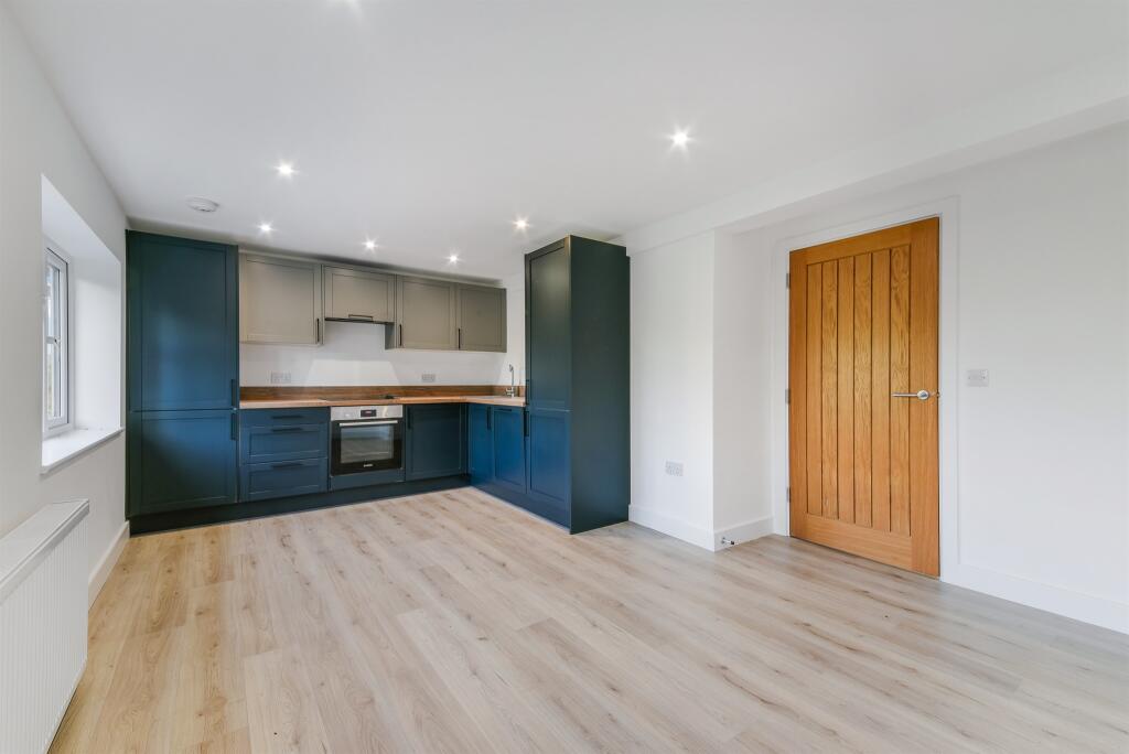 Additional image 15 of Kingswood Way, South Croydon