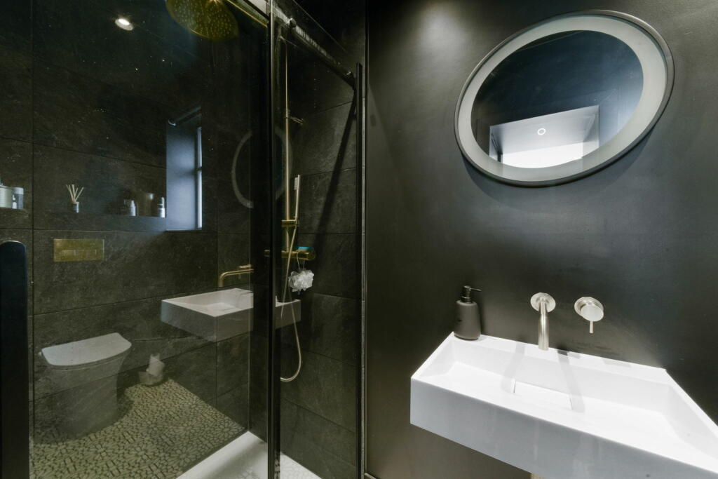 Additional image 9 of Woodstock Road, Coulsdon, CR5 3HS