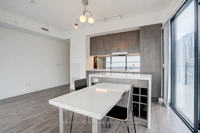 Additional image 31 of 215 Queen St Unit 2401