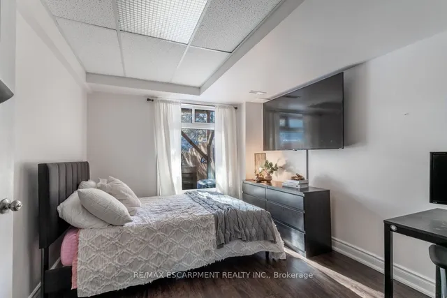 Additional image 26 of 83 Robert Hicks Dr