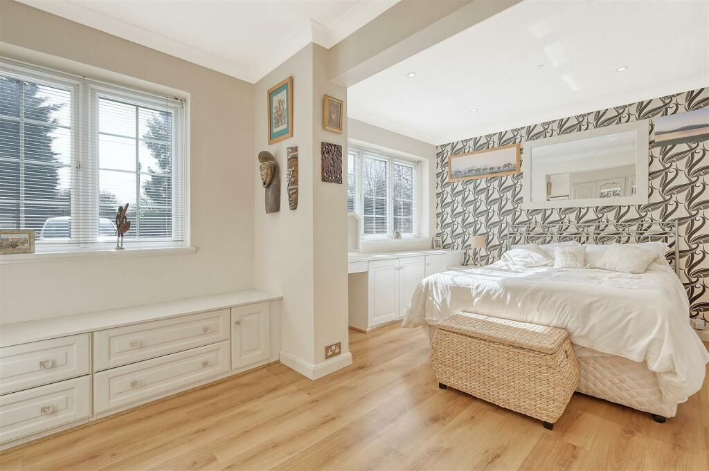 Additional image 19 of Hamlet Hill, Roydon: Spacious Detached Bungalow with Pool