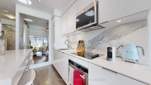 Additional image 11 of 609 Avenue Rd Unit 906