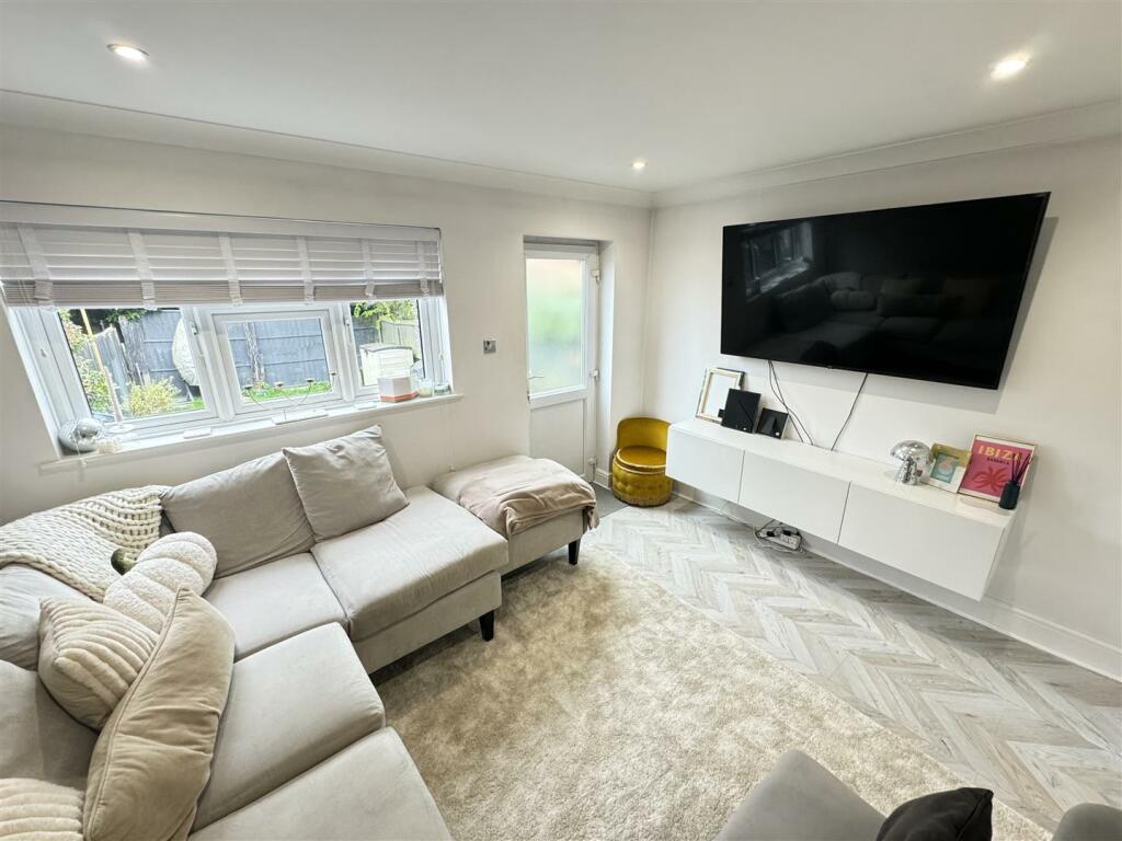 Additional image 2 of Fairbank Close, Ongar