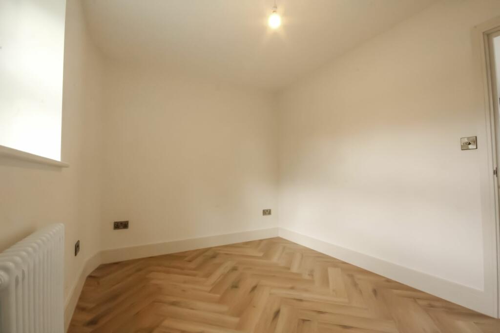 Additional image 8 of 44 The Green, Surrey, CR6