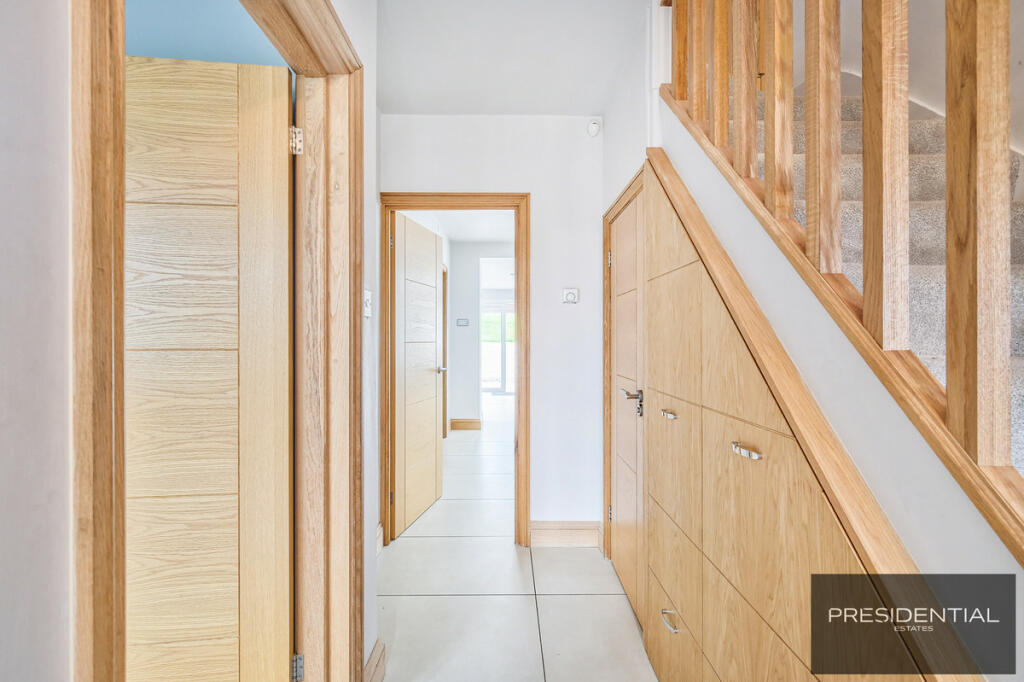 Additional image 17 of Dukes Avenue, Theydon Bois, CM16