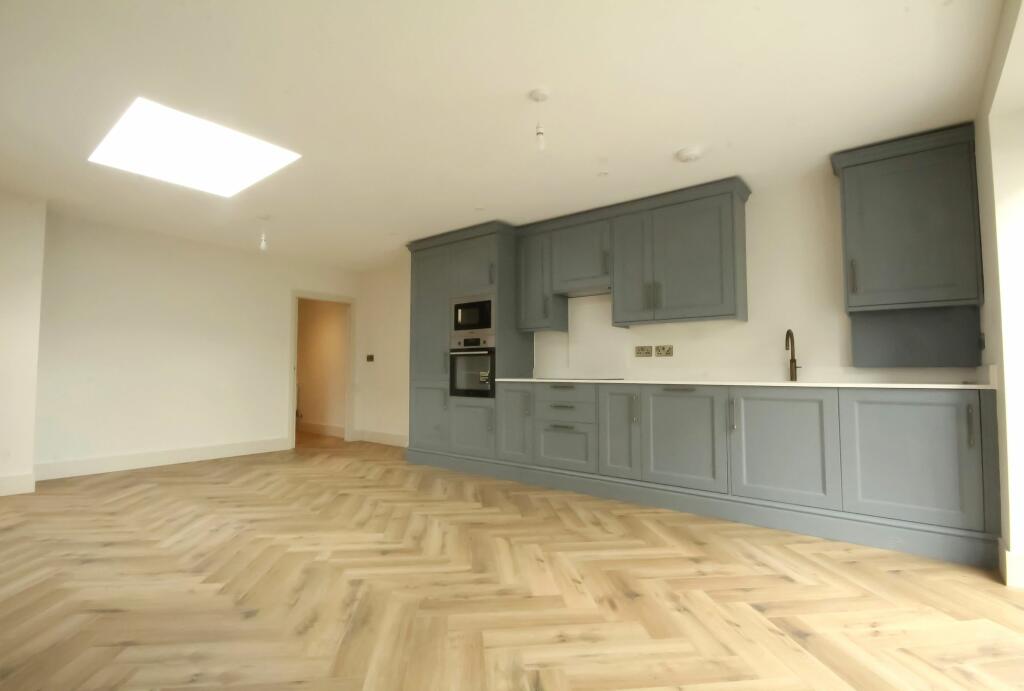 Additional image 9 of 44 The Green, Surrey, CR6