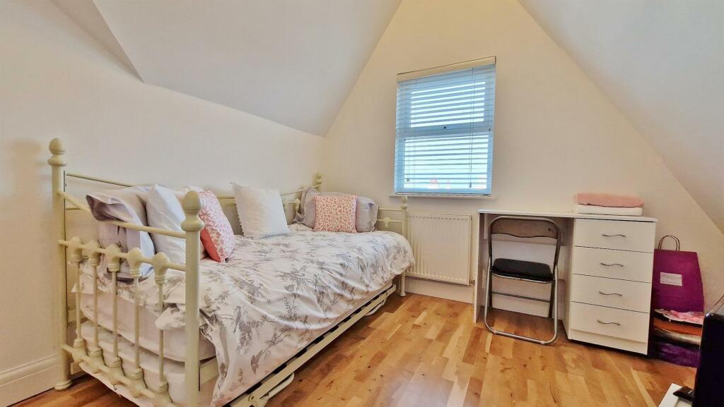 Additional image 35 of The Beach House, Green Lane, Walton On The Naze