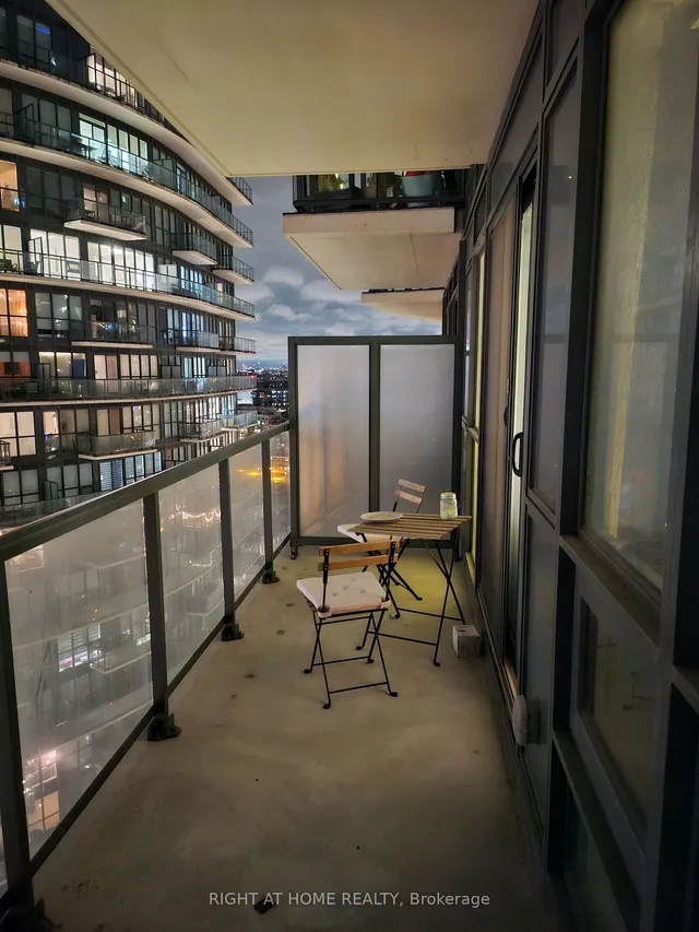 Additional image 26 of 49 East Liberty St Unit 2005