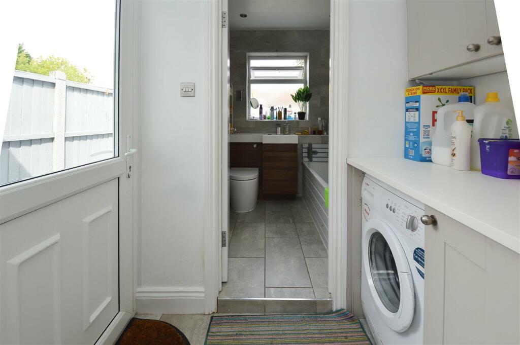 Additional image 7 of Coxtie Green Road, Pilgrims Hatch, Brentwood