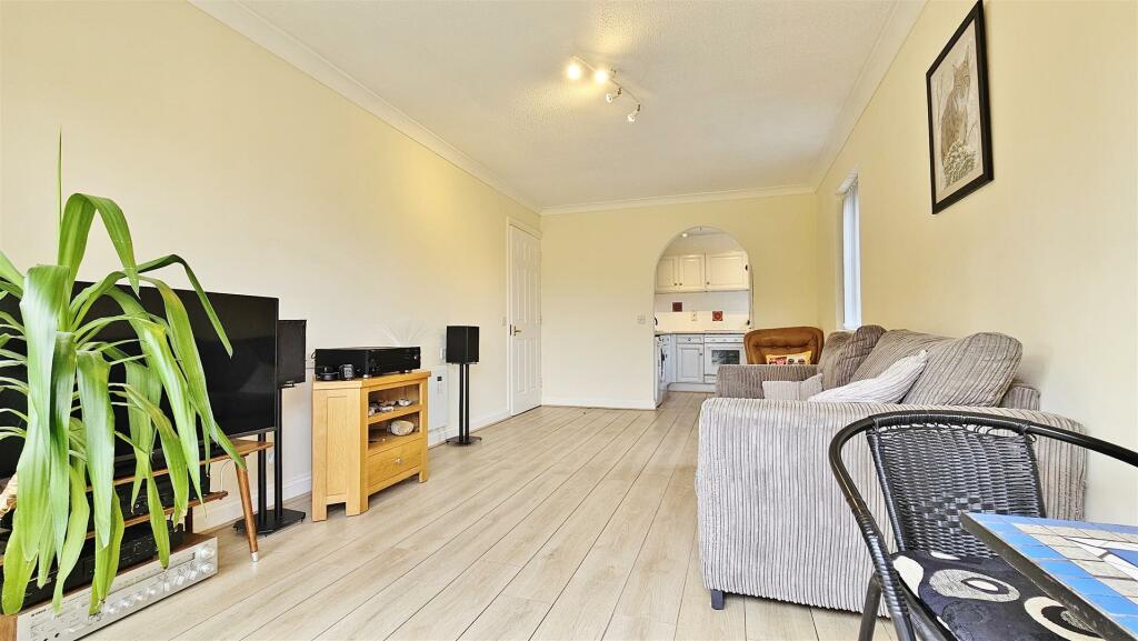 Additional image 3 of Louise Close, Walton On The Naze