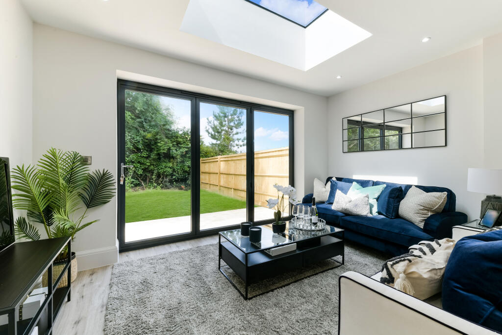 Harestone Gardens, Caterham, CR3