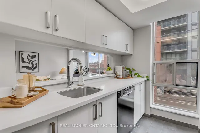 Additional image 12 of 725 King St Unit 213