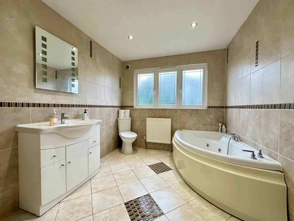 Additional image 24 of Oak Avenue, Crays Hill, CM11