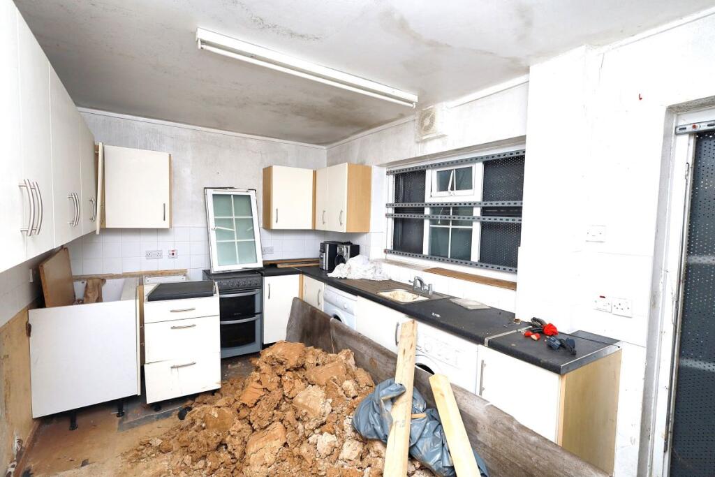 Additional image 4 of 10 Saxon Close, Brentwood, CM13 2EU
