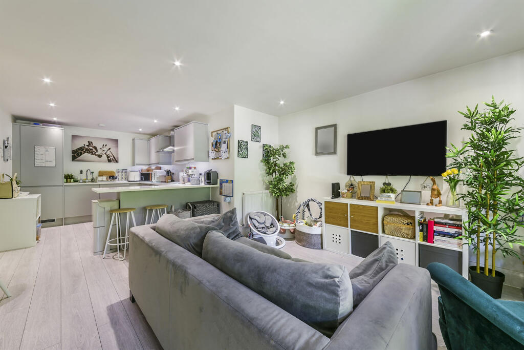 Additional image 3 of Brighton Road, COULSDON