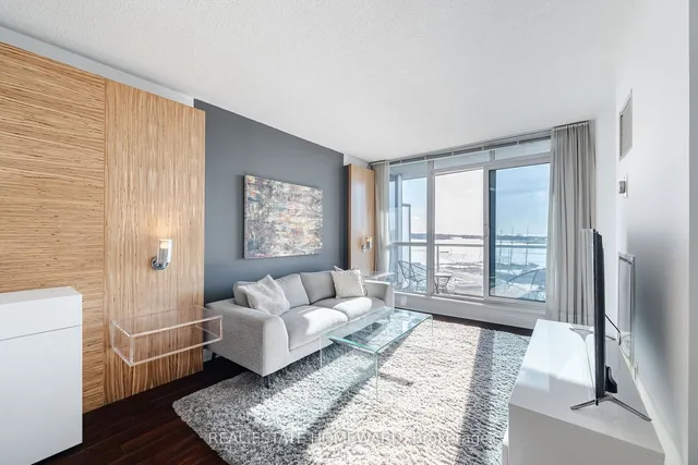 218 Queens Quay Unit 909
