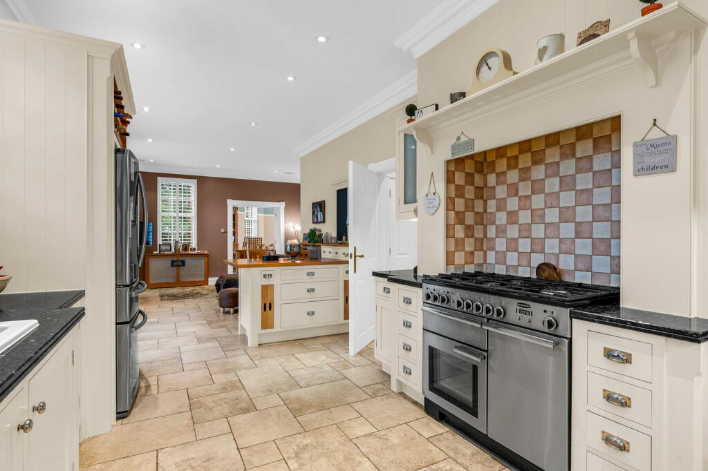 Additional image 8 of Thorndon Approach, Herongate, Brentwood, CM13 3PA