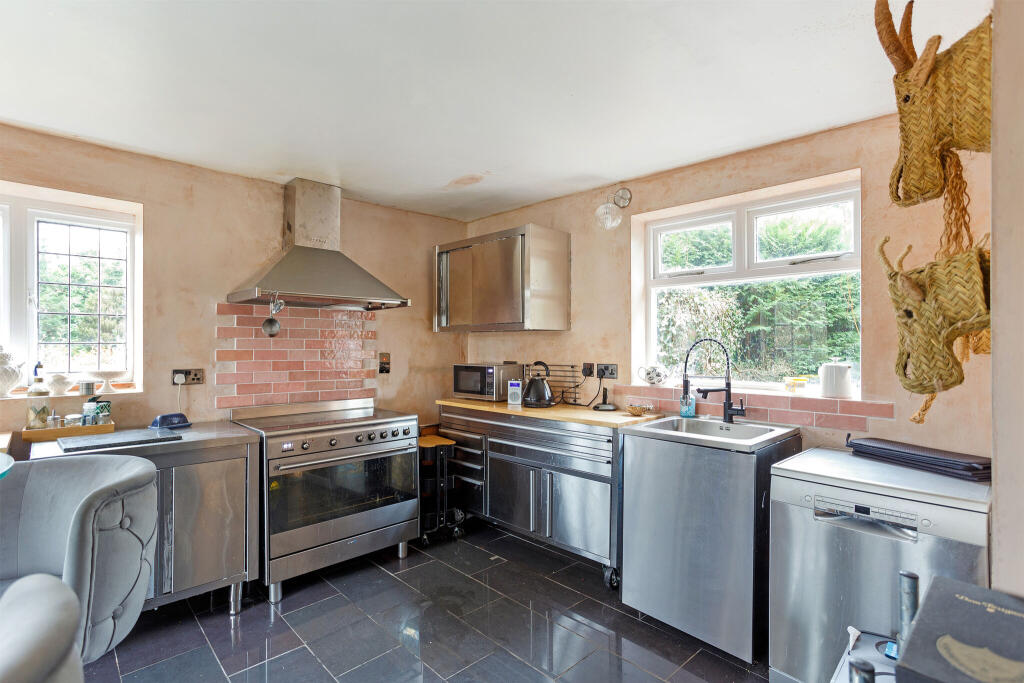 Additional image 4 of Woodcote Grove Road, Coulsdon, CR5