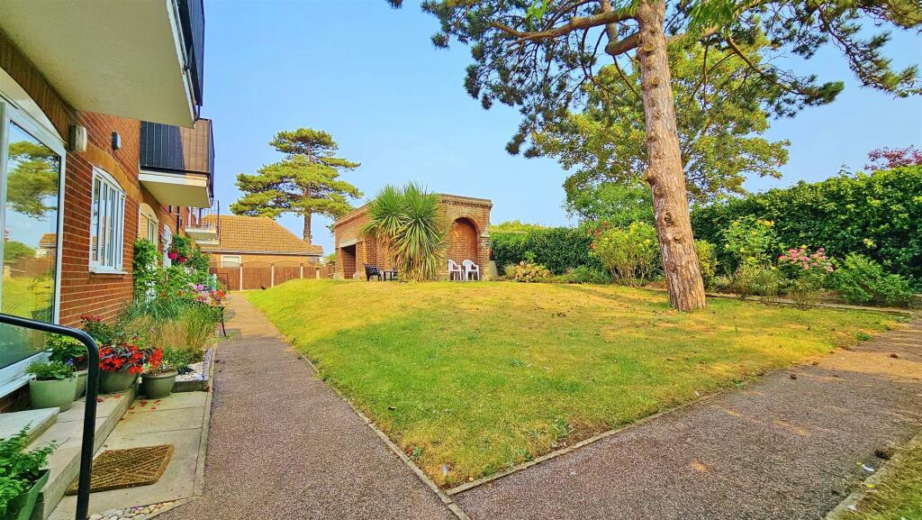 Additional image 19 of Louise Close, Walton On The Naze