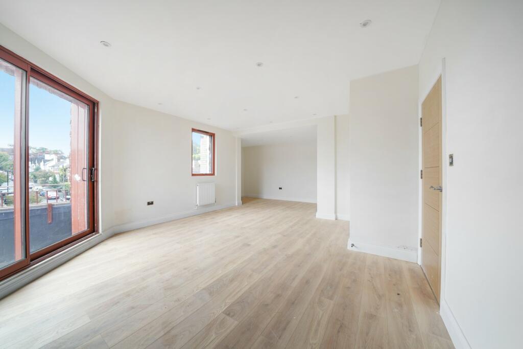 Additional image 10 of Selsdon Road, South Croydon, CR2