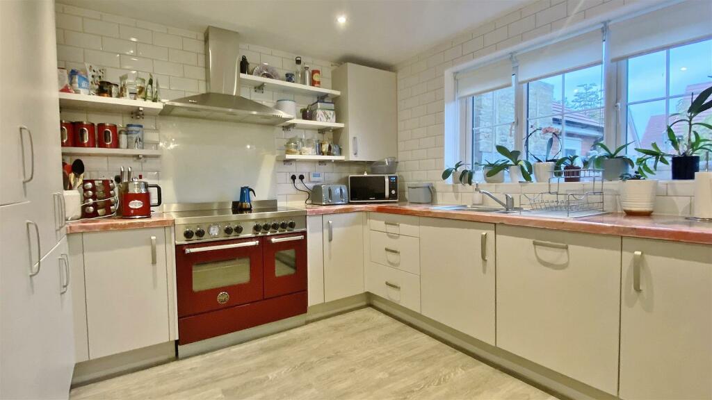 Additional image 4 of Honeypot Way, Walton On The Naze