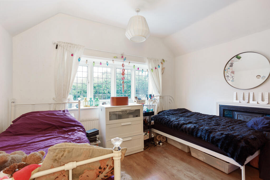 Additional image 13 of Woodcote Grove Road, Coulsdon, CR5