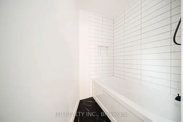 Additional image 26 of 600 Queens Quay Unit SPH16