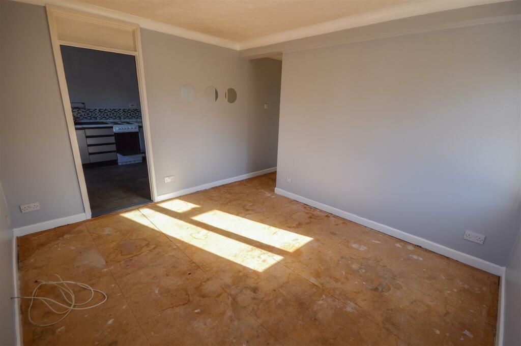 Additional image 5 of Oulton Hall, Marine Parade East, Clacton-On-Sea