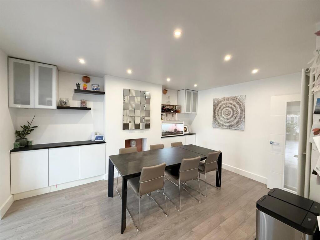 Additional image 5 of Oakland Gardens, Hutton, Brentwood