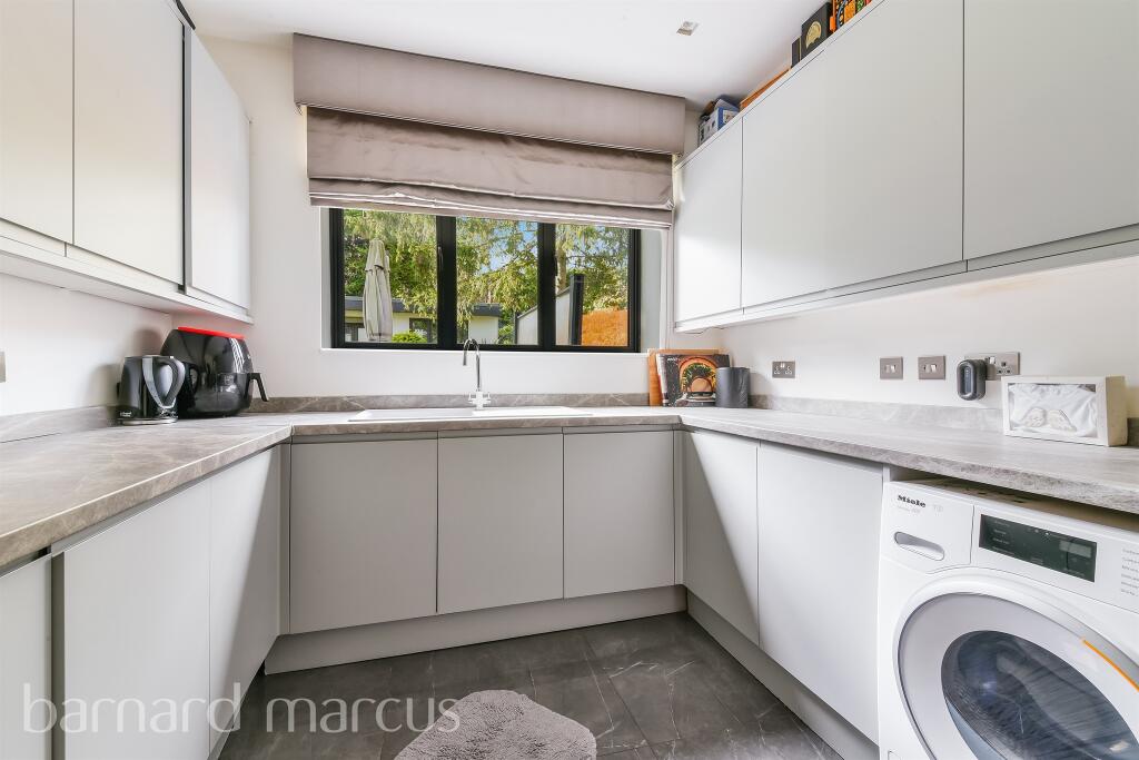 Additional image 16 of Elmfield Way, South Croydon