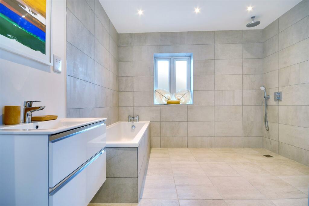 Additional image 9 of 'The Stour' @ Burnham Waters, Maldon Road, Burnham-On-Crouch