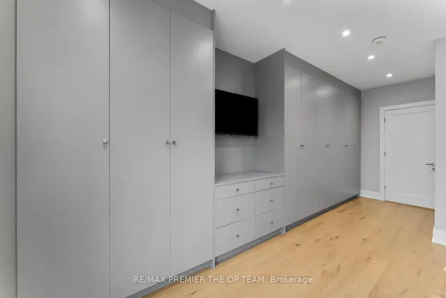 Additional image 18 of 26 Seventeenth St