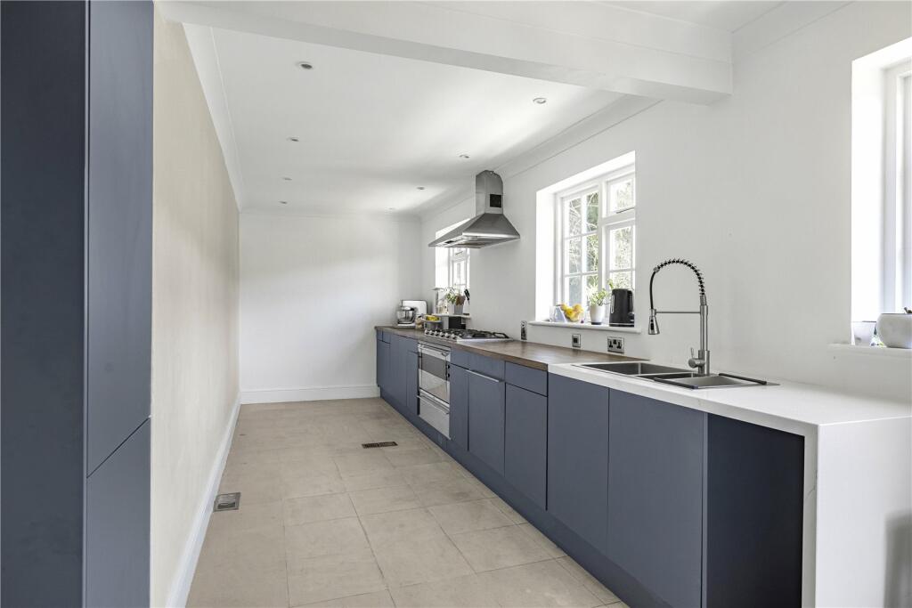 Additional image 4 of Dornford Gardens, Coulsdon, CR5